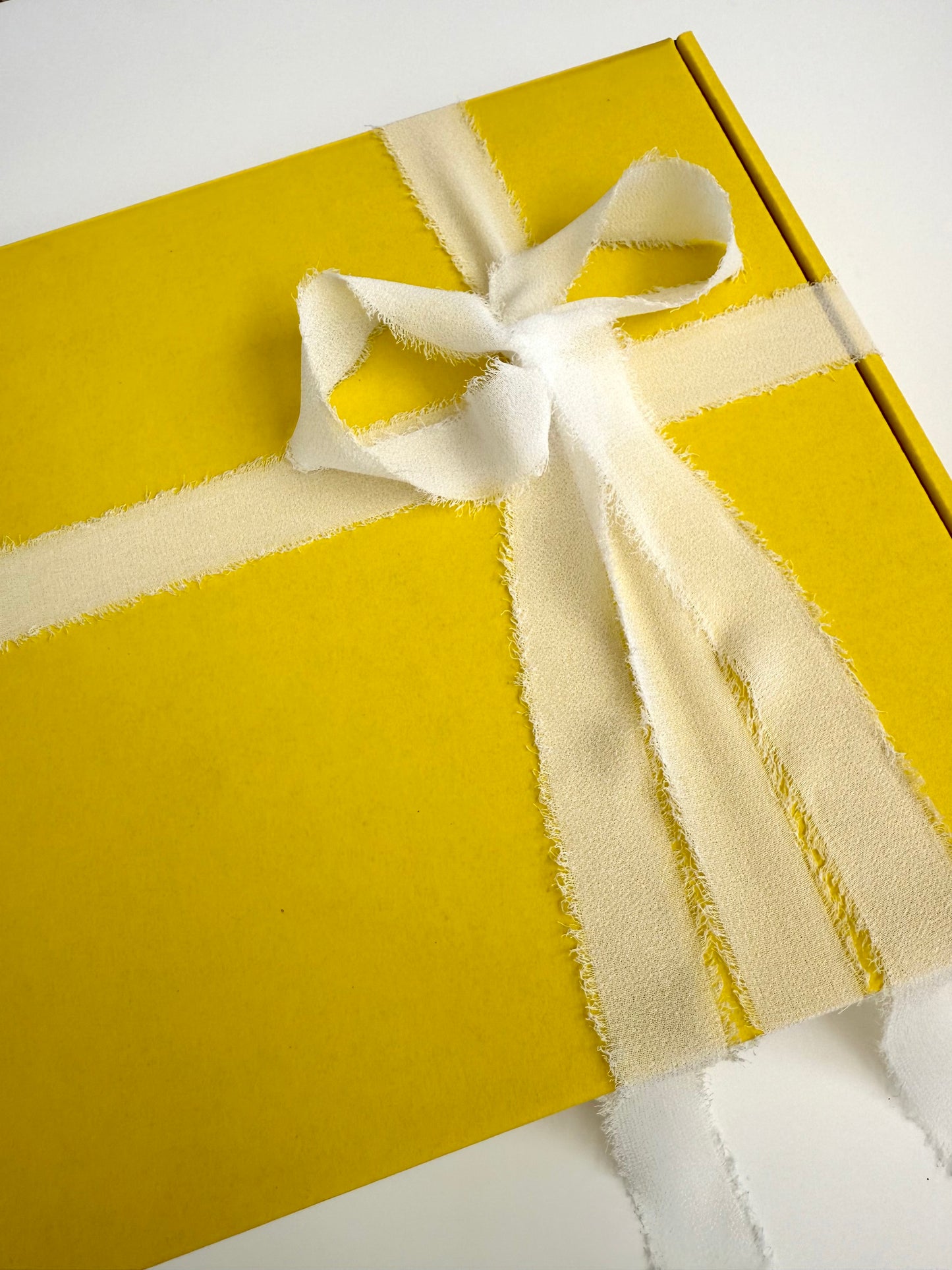 Yellow Sunshine Gift Box – Personalized Aesthetic Gift Set for Women, Teen Girls, Friend, Daughter – Cute Surprise Present for Her, Birthday