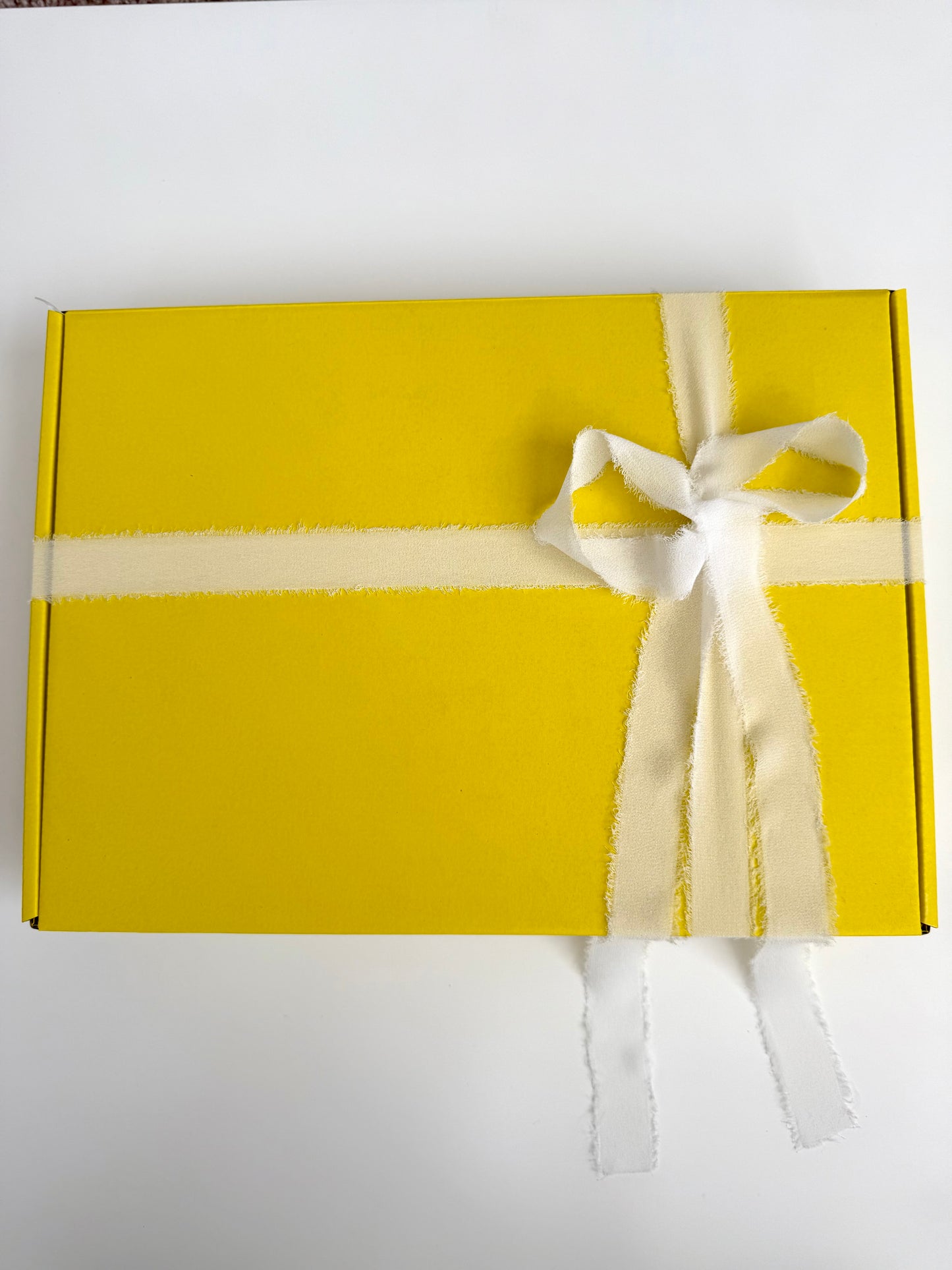 Yellow Sunshine Gift Box – Personalized Aesthetic Gift Set for Women, Teen Girls, Friend, Daughter – Cute Surprise Present for Her, Birthday