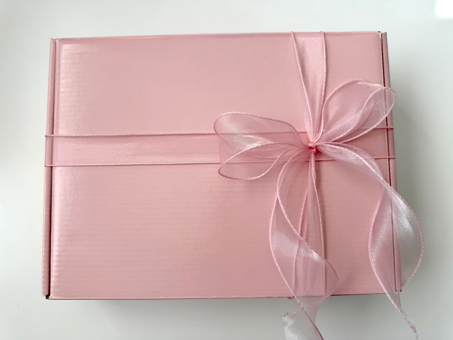Pink Bow Aesthetic Gift Box – Custom Cute Box for Friend – Self Care for Women, Teen Girls– Kawaii Gift for Her–Personalized Accessories Set